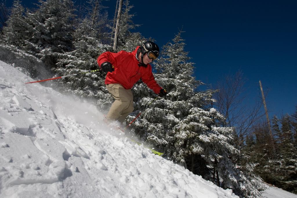 Top Of The World Hotel Snowshoe Exterior photo